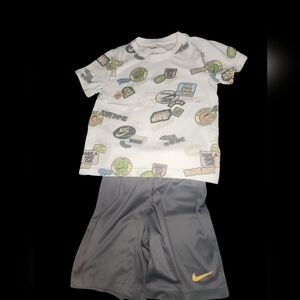 Nike Size 7 White Tee with Graphic Designs and Gray Dri Fit Nike Shorts 6/M
